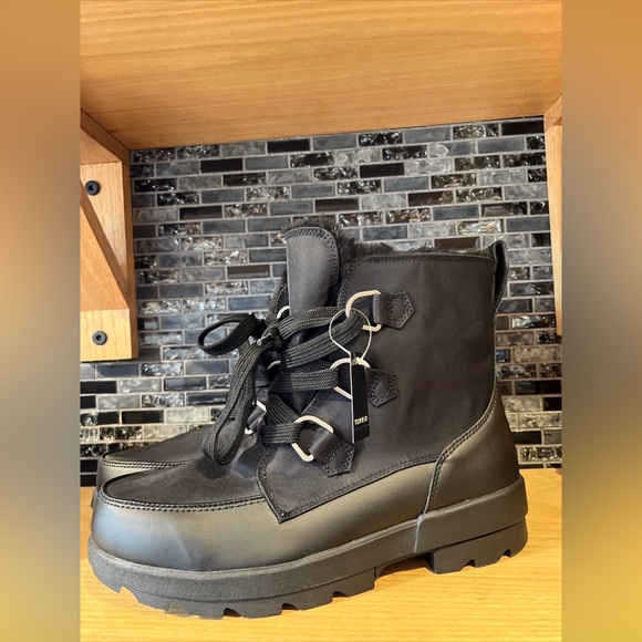 Torrid Cold Weather Booties Side Zip Fur lined Boots Women 10 WW Black NWT - Picture 1 of 8
